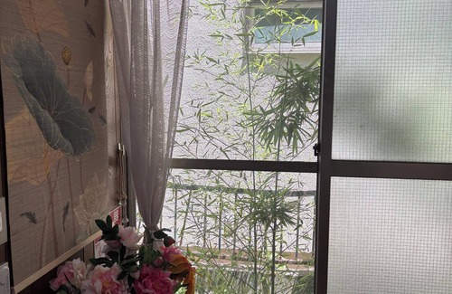 Tokorozawa House | It is a quiet residential area with fresh air, and a good ramen shop is a 3-minute walk away. The natural hot spring is 5 minutes away by car, the Seibu Dome is 20 minutes away by car, and there are many delicious restaurants 10 minutes away by car.