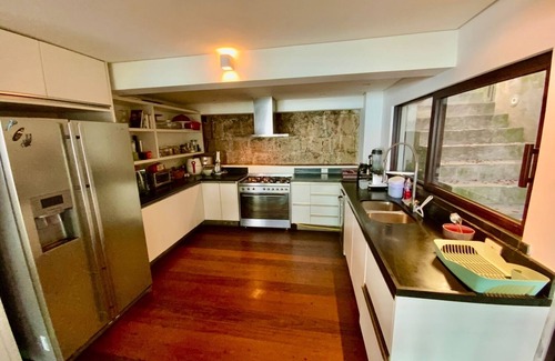 Joatinga House | It is located in a stunning and privileged setting on Joatinga beach.