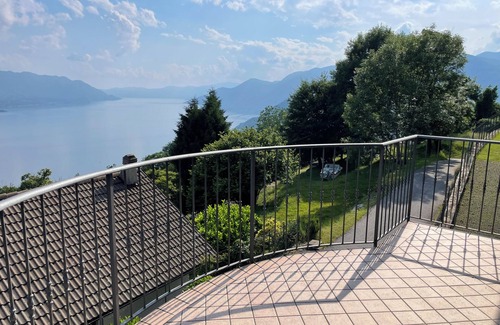 Maccagno House | Cà Sulà, large detached house with garden and beautiful lake view
