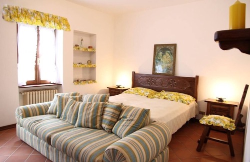 Loreto Aprutino Villa | Ancient farmhouse with vaulted ceilings, surrounded by centuries-old olive trees and splendid views