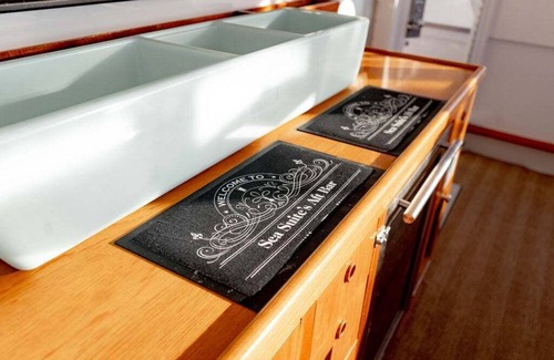 Bald Head Island Boat Rental | It's always smooth sailing on the Sea-Suite!