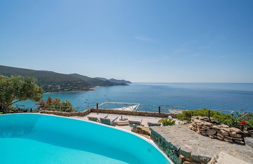 Torre delle Stelle Villa | 3 Suites - 14 places in VILLA ORCEHSTRA SUL MARE