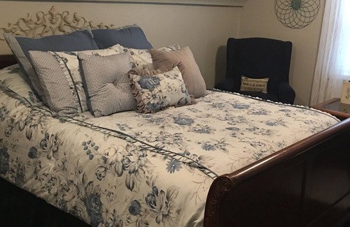 Fayetteville House | Its a house with 1200 SF suite just for yourself upstairs and your own entry.