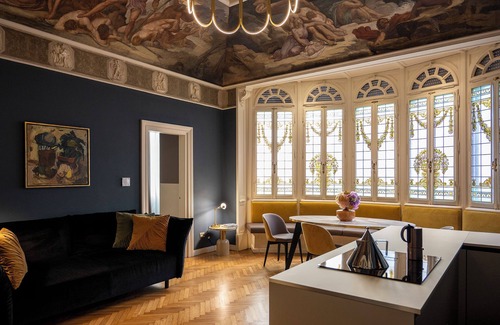 Rione II Trevi Apartment | Iustitia - Apartment with Frescoes