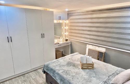 Cainta Apartment | IV’s Condo w/Netflix, Wifi & Karaoke