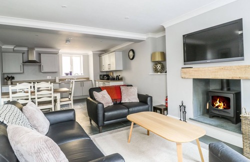 Bowness-on-Windermere Cottage | IVY BANK, pet friendly, with open fire in Windermere