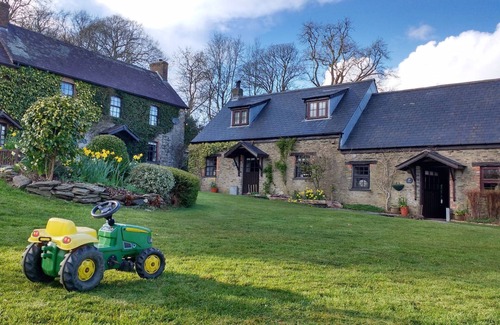 Boncath Cottage | Ivy Cottage - a spacious but cosy cottage for two (+cot) and exceptional leisure facilities