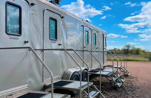 Prairie Lea House | #J Son's Blue River Camp - Glamping Cabin w/2 Queen Beds