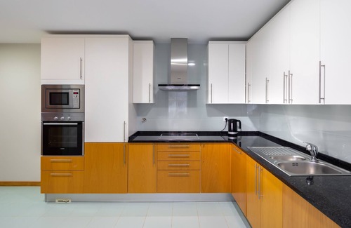 Olhao Apartment | Jacaranda Apt.3 bed 3 bath.ROOFTOP POOL. A/C, heating. Lic.# 89195/AL