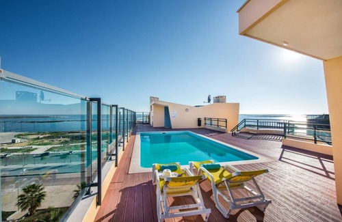 Olhao Apartment | Jacaranda Apt.3 bed 3 bath.ROOFTOP POOL. A/C, heating. Lic.# 89195/AL