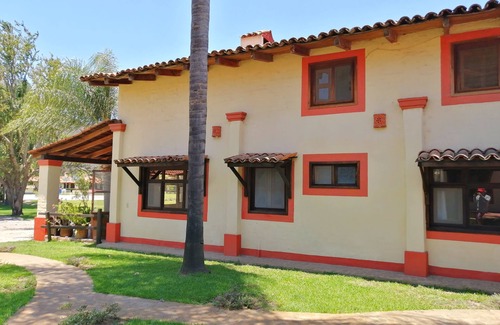 Mascota House | JACARANDA CABIN