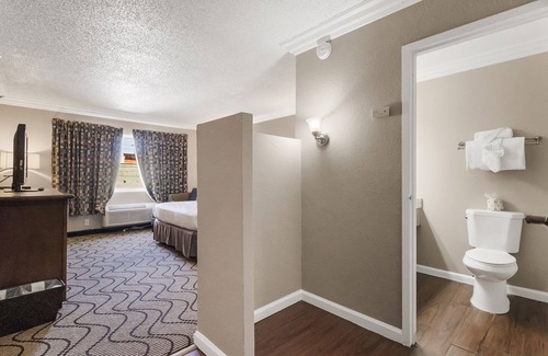 Produce and Waterfront Hotel | Jack London Inn