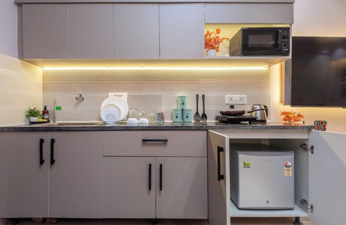 Greater Noida Apartment | Jacuzzi and Chill By Buddies Home