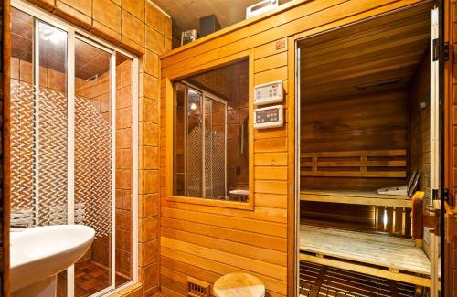 Wawer Villa | Jacuzzi & BBQ Family Villa - No Parties Allowed