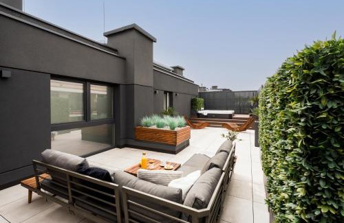 Targowek Apartment | Jacuzzi Hideout - Warsaw private terrace - Free Parking