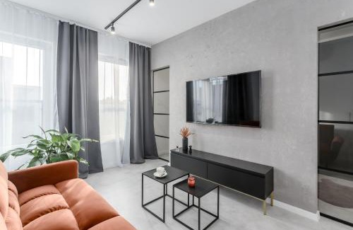 Targowek Apartment | Jacuzzi Hideout - Warsaw private terrace - Free Parking