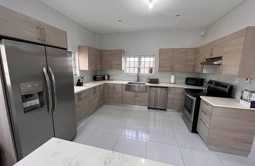 Glencoe House | Jacuzzi Loft and Pool Glencoe Townhome