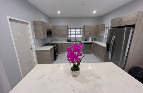 Glencoe House | Jacuzzi Loft and Pool Glencoe Townhome