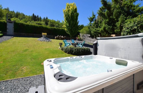 Nisramont House | Jacuzzi Retreat, Ardennes