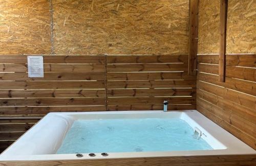 Pallini Apartment | Jacuzzi studio close to athens airport!