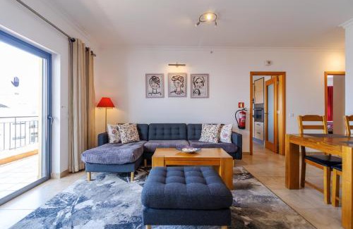 Lagos Apartment | James's Quinta das Palmeiras, spacious 2 bedroom apartment in luxury complex, walking distance to town and beach