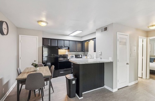 Nashville Apartment | Jamestown B4 I Comfy 2 Bed 1 Bath