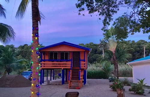 Sittee River House | Jan's Beach Cabana/Hopkins/Beachfront with Spacious Interior/Gold Standard