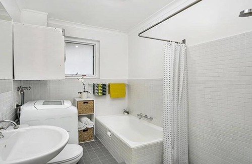 Lane Cove North Apartment | JANET - Leafy, Super Convenient Chatswood Apartment