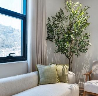 Khor Fakkan Apartment | Japandi Mountain Escape