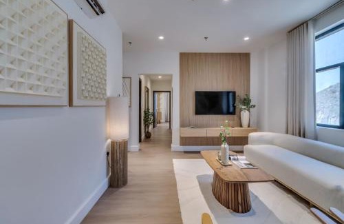 Khor Fakkan Apartment | Japandi Mountain Escape