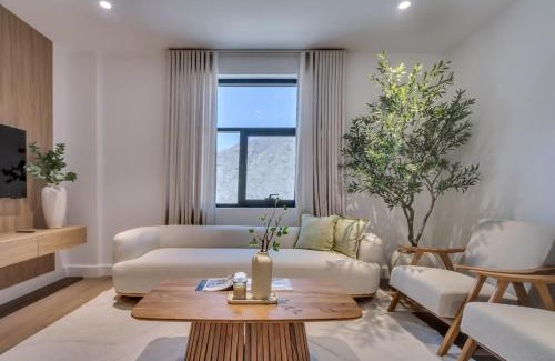 Khor Fakkan Apartment | Japandi Mountain Escape