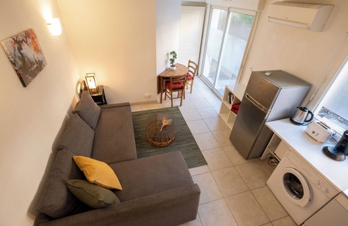 Saint - Michel Apartment | Japanese calm - a stone's throw from the Metro and Stadium
