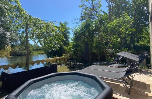 Les Roches-l'Eveque House | Jardin d'Ebène SPA SAUNA on the banks of the river Loir