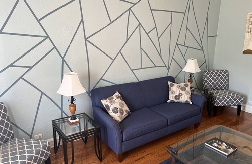 Austin Apartment | JaRes’ Place newly renovated centrally located in the heart of Chicago/Galewood