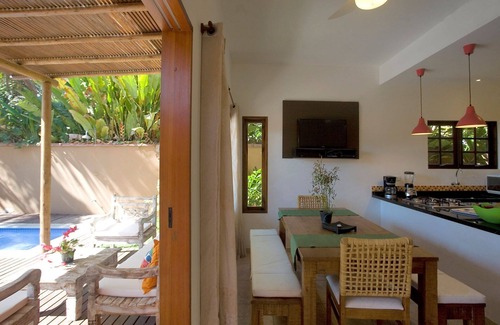 Jabaquara House | Jasmim in front of the beach, 5 suites, pool & BBQ, only 1 km from old town.