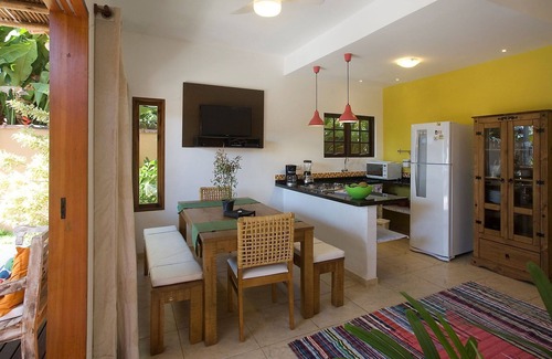 Jabaquara House | Jasmim in front of the beach, 5 suites, pool & BBQ, only 1 km from old town.