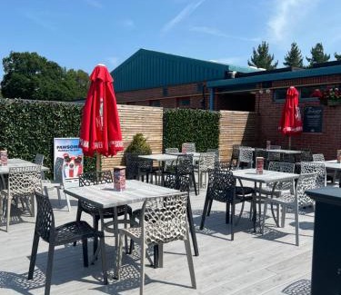 Ringwood Apartment | Jasmine Corner - entertainment passes included - message for longer stays