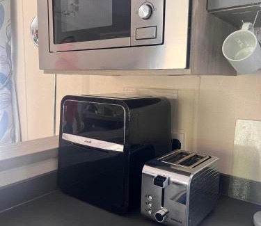 Ringwood Apartment | Jasmine Corner - entertainment passes included - message for longer stays