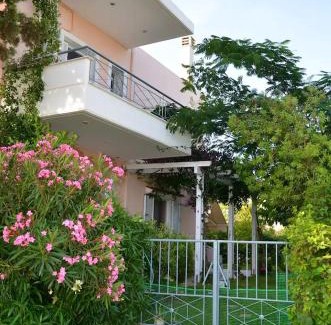 Mytikas House | Jasmine maisonette