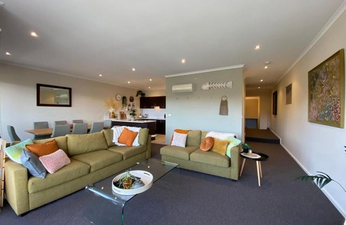 Jindabyne Apartment | Jasper 4 - 3BR Apartment l Central Location l Lake Views l WiFi l Air-Con