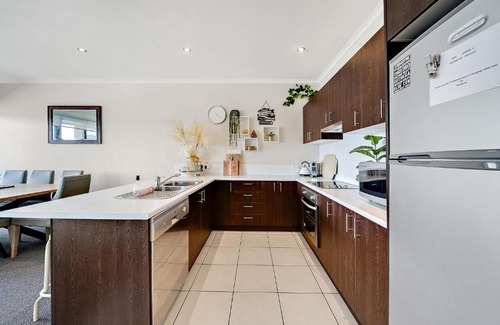 Jindabyne Apartment | Jasper 4 - 3BR Apartment l Central Location l Lake Views l WiFi l Air-Con