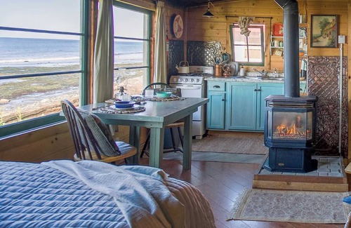 Port Angeles Cabin | Jasper Inn Olympic Beach Cabin on the Strait of Juan De Fuca