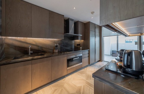 Palm Jumeirah Apartment | Jaw-dropping 3BR Apt W/Seaview & Private Pool