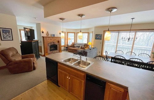 North Troy House | Jay Peak 2BR/2BA Ski-in/Ski-Out V341