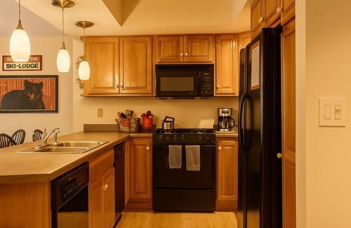 North Troy House | Jay Peak 2BR/2BA Ski-in/Ski-Out V341