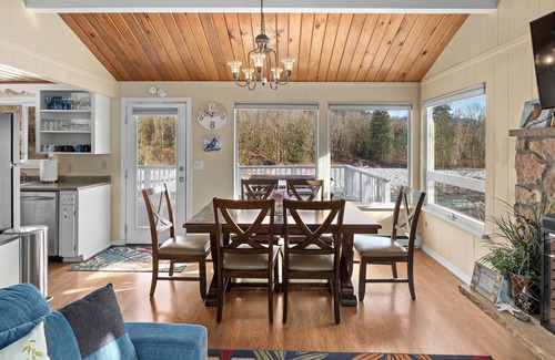 Gold Bar House | Jaybird Cabin- Tiny home with huge riverfront & mountain views!