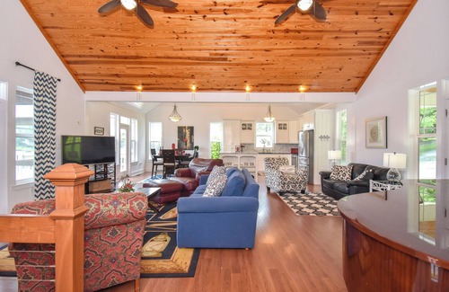Jacksons' Gap House | Jaybird's Perch, Jaybird's Perch- Roomy Lakefront Cabin w/Deepwater- Sleeps 10
