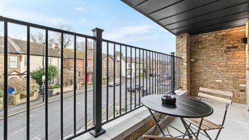 Addiscombe Apartment | JD Apartments Cityscape Balcony Suite East Croydon