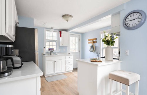 South Chatham House | Jean's Dream - Newly Renovated Cape House .9Miles from the Beach