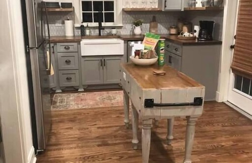 Laurel House | Jenny's Cottage (W/Pool)-3 Blocks from Downtown